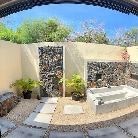 Lakaz Kannell - Vanilla Lodge, Secluded Outside Bath & Shower Infinity Pool